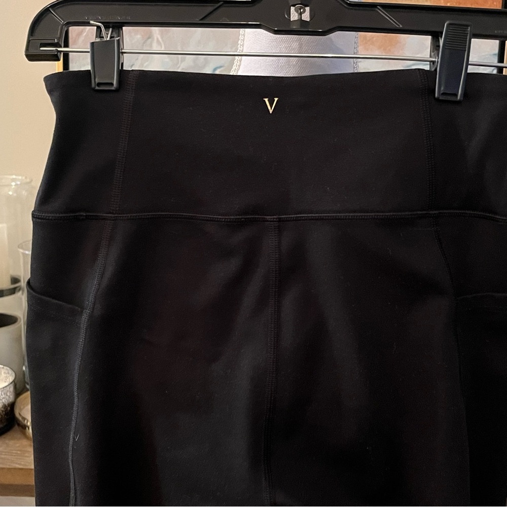Victoria’s Secret Black Soft Stretch Leggings Tights Size 8 🖤 Sleek + Comfy - Picture 3 of 5